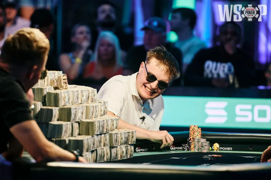【掼蛋扑克】WSOP主赛冠军亲自复盘：若河牌不是黑桃，他还会继续开火吗？答案令人大失所望！